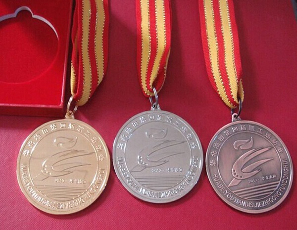 獎(jiǎng)牌制作多少錢,獎(jiǎng)牌定制數(shù)量越多越便宜嗎?